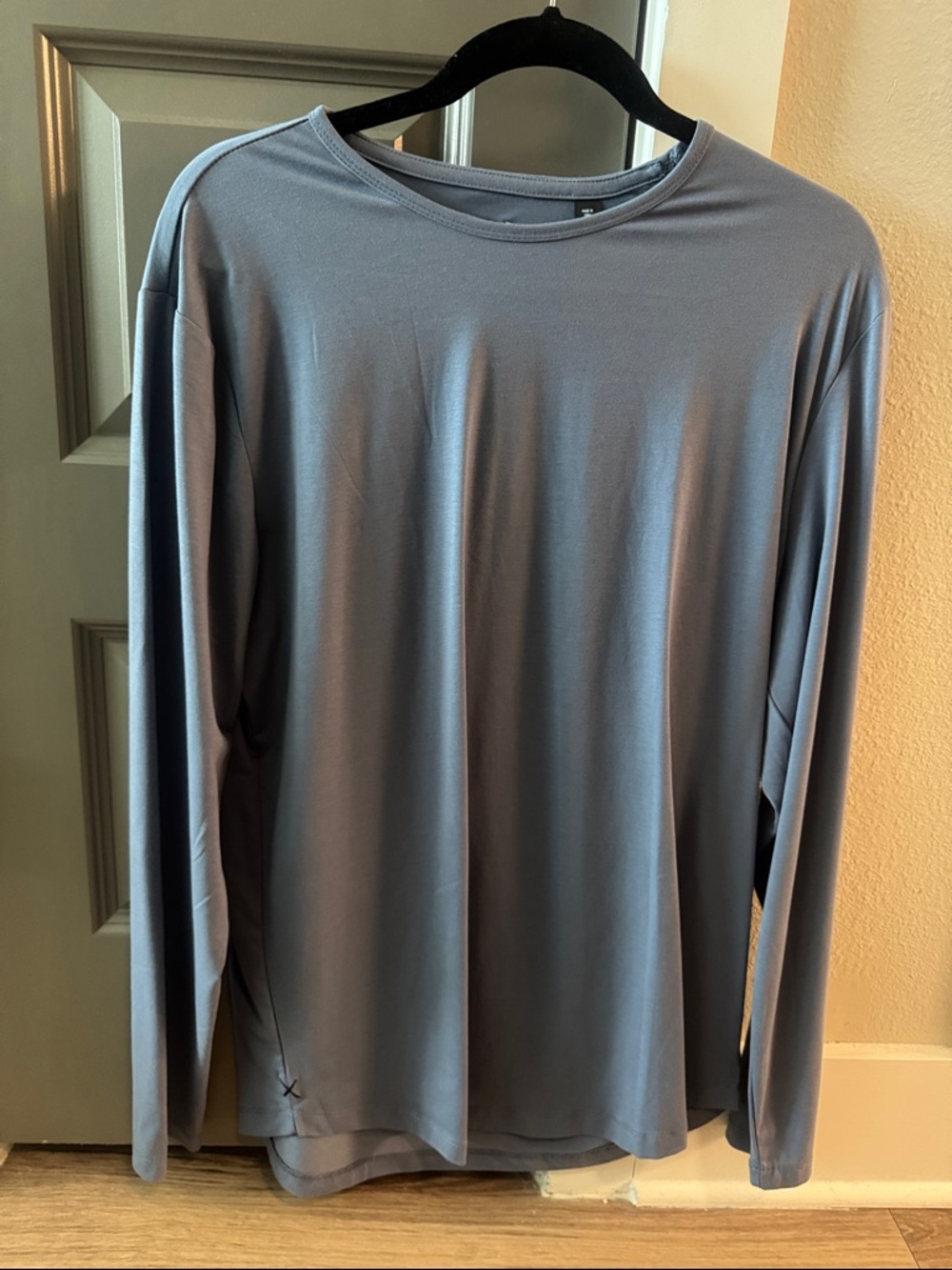 Cuts Clothing Men's Long Sleeve Crew Neck Shirt - Slate Blue